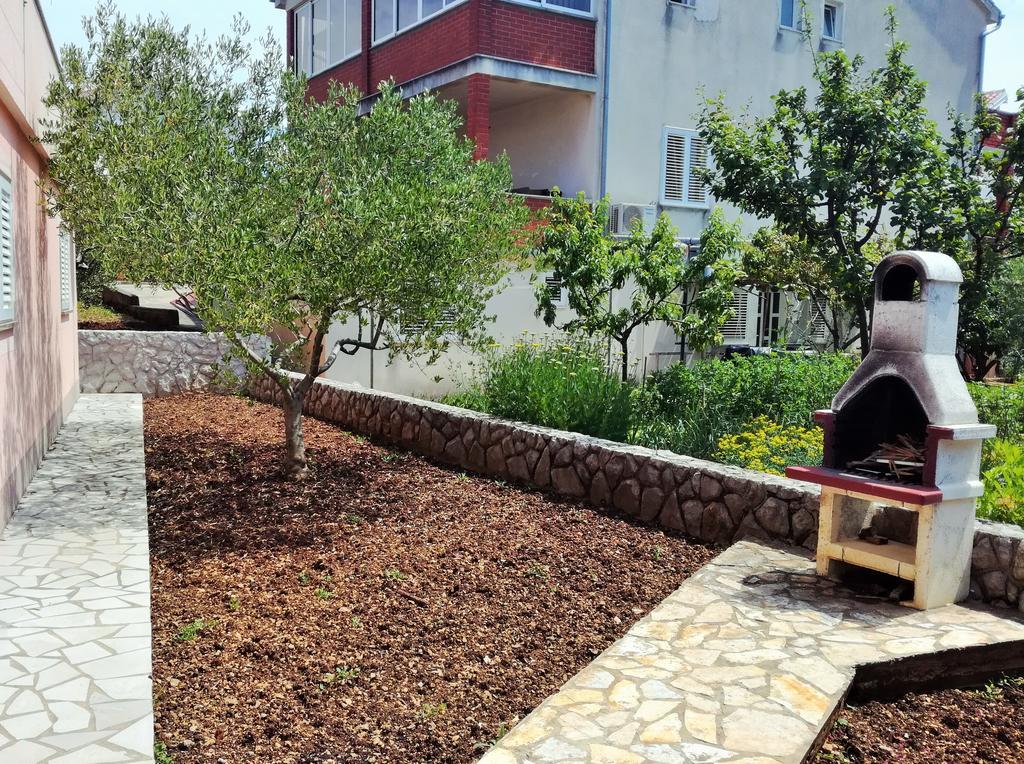 Apartment Nevenka Krk Town Exterior photo